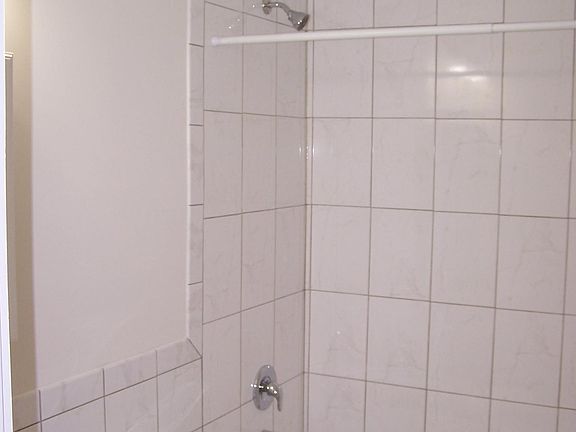 3rd image of 8 Maryland Ave APT 2A