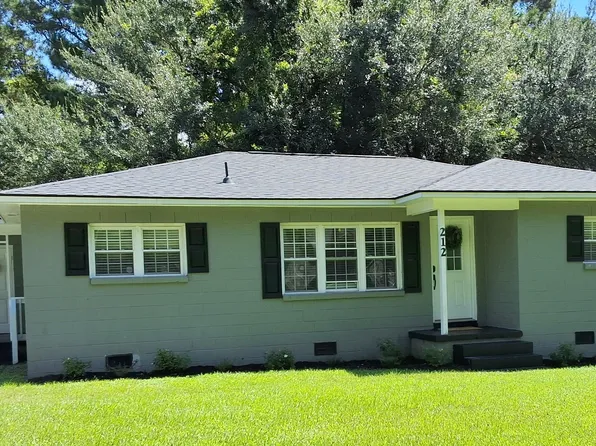 212 Rifle Ln, Moncks Corner, SC 29461