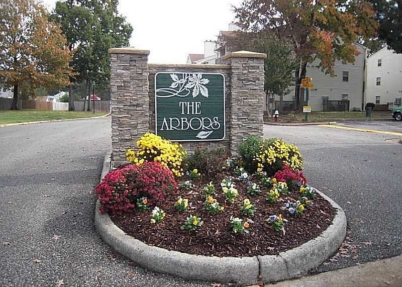 1st image of 504 Thorncliff Dr