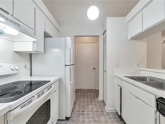 4th image of 9036 Dixiana Villa Cir