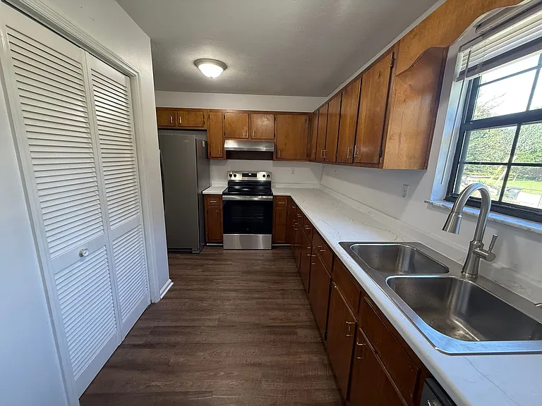886 Meginnis Ln — Photo 9