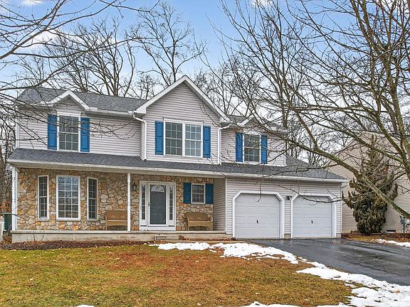 2nd image of 209 Woodbridge Ln