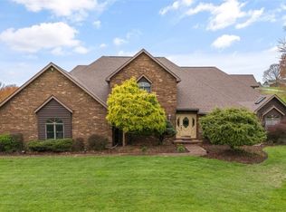 1057 Windsor Dr, Mineral Wells, WV