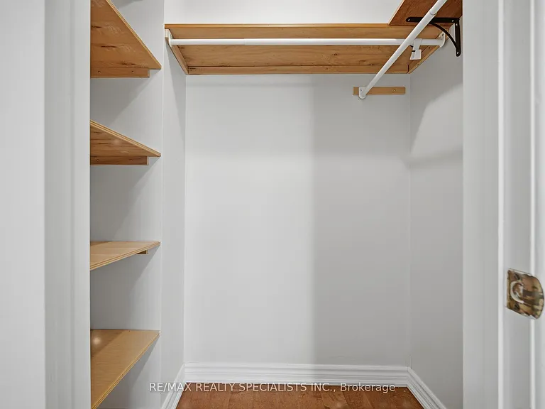 701 Burnhamthorpe Rd #106 — Photo 33
