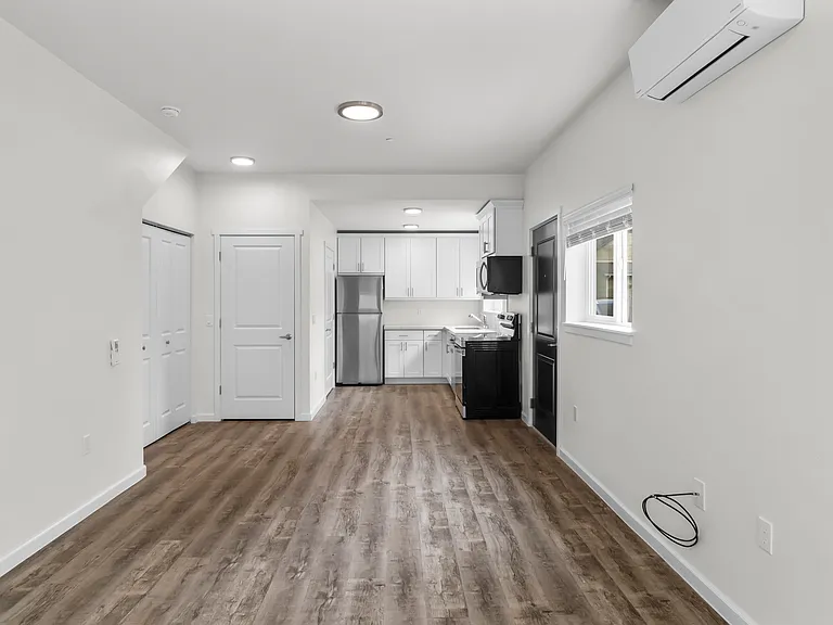 611 Anderson — Photo 27