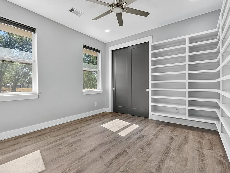 21603 Thomas Cv — Photo 24
