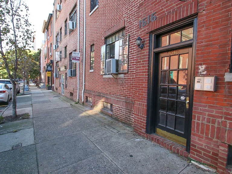 1616 Pine St — Photo 10