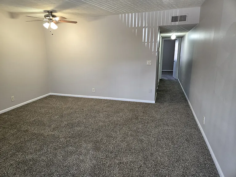 2820 Del Rio Pl #20 — Photo 2