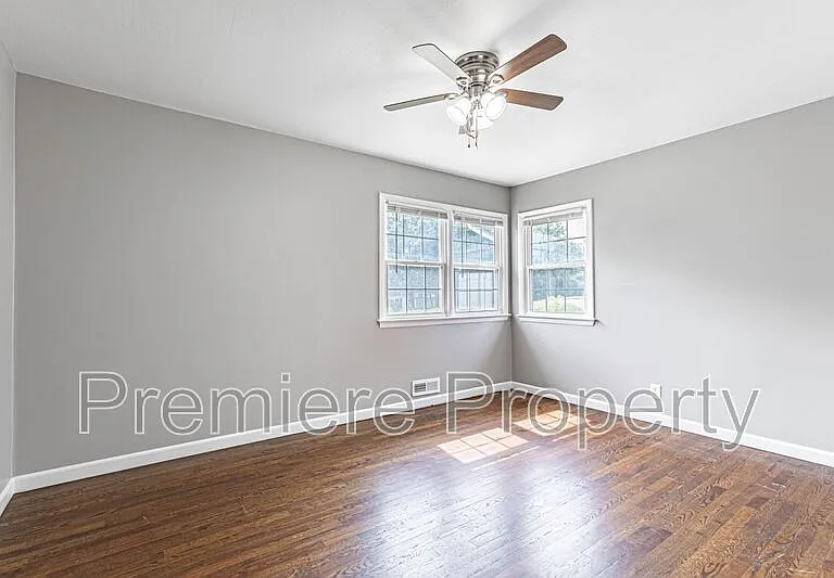 3320 S Sterling Ave — Photo 7