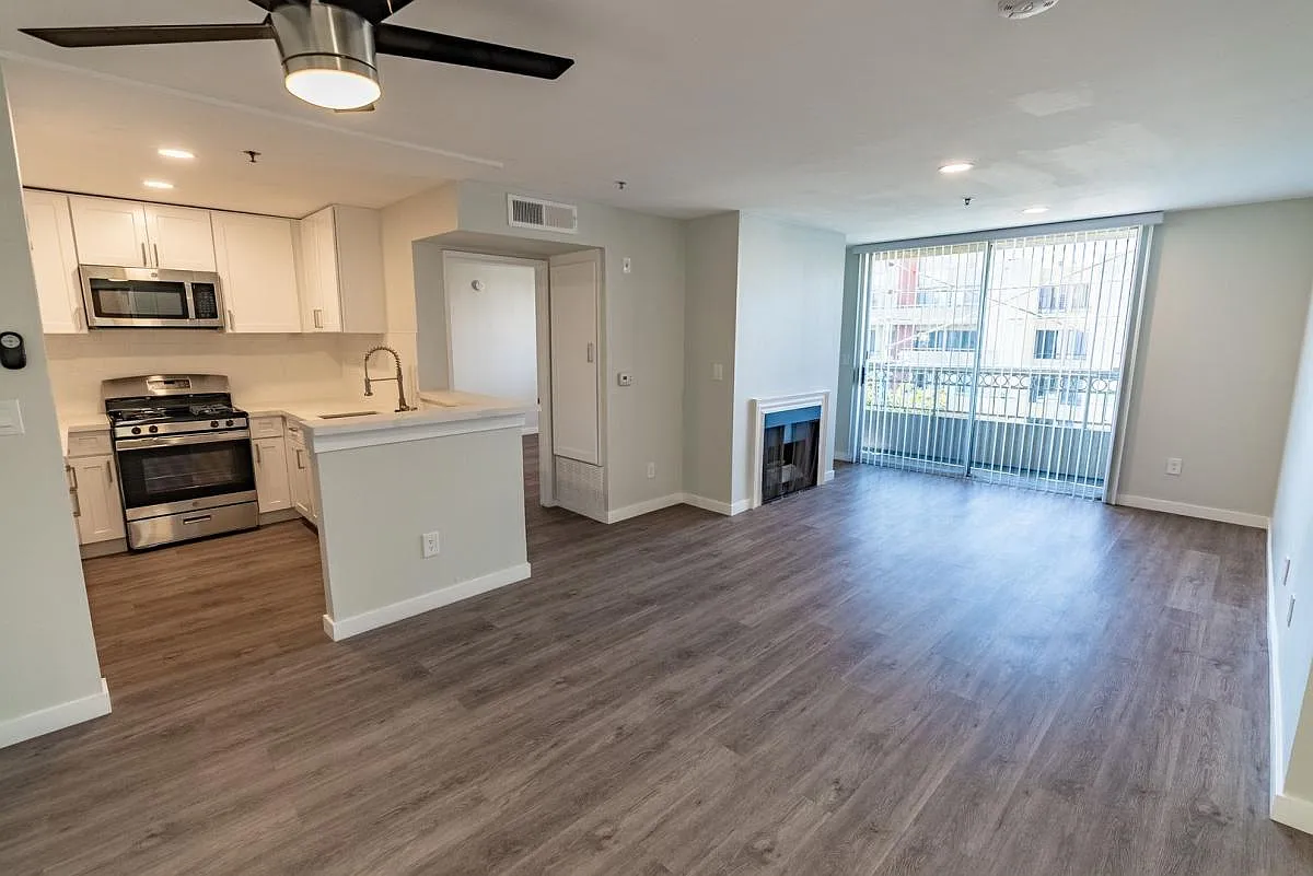 310 Virgil — Photo 1