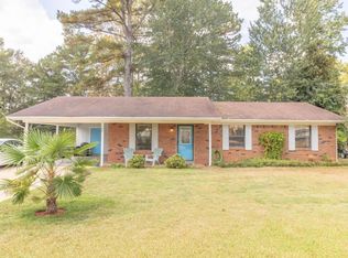140 Cedarcrest Dr, Columbus, MS 39702