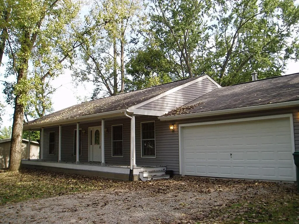 13494 Oak Rd NE photo 1