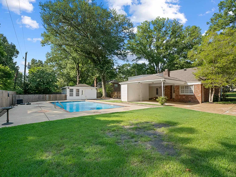 1539 Brookside Dr — Photo 6