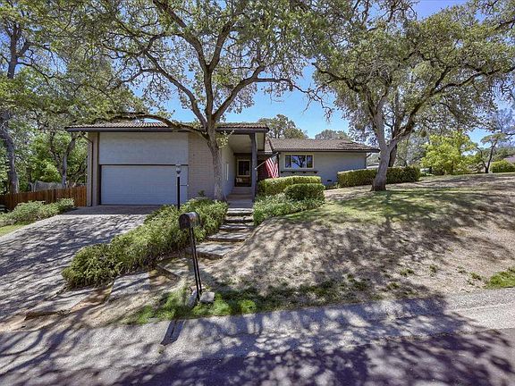 4th image of 930 King George Way