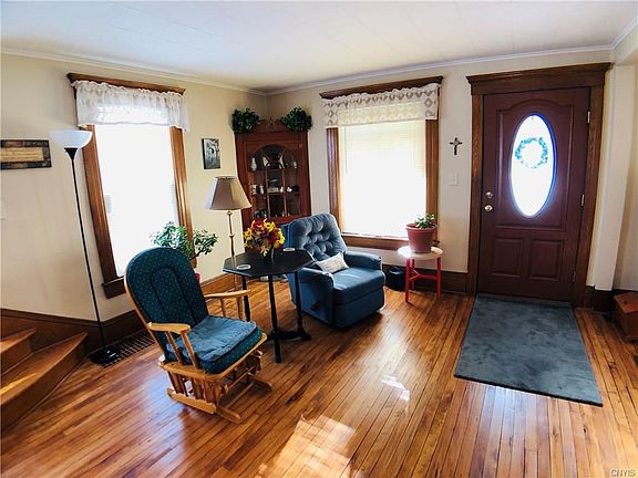 5th image of 44 Evergreen St #1