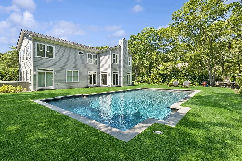 Centrally located 5 bedroom — Photo 1