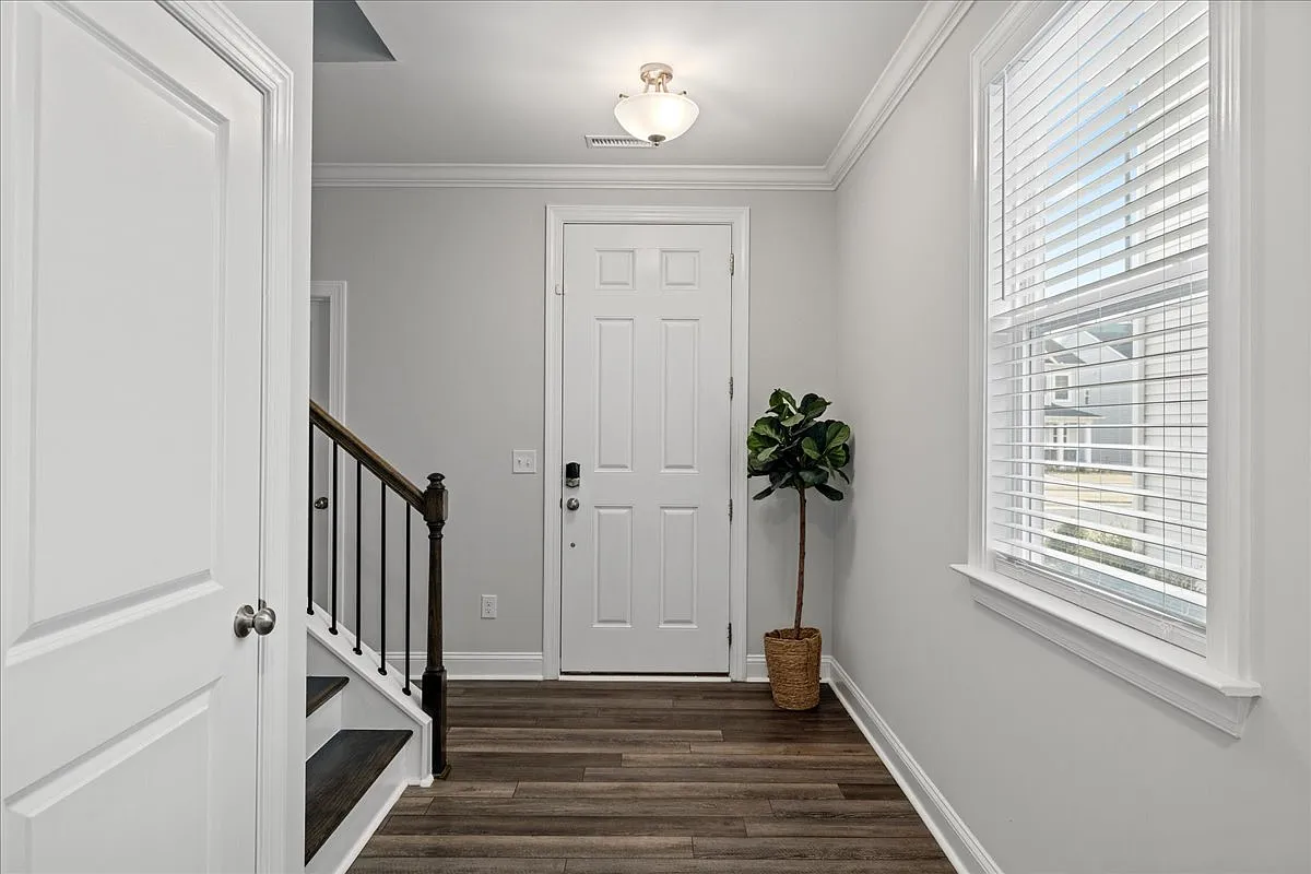 4 bed, 2.5 bath, 2465 sqft, $2,400 — Photo 4