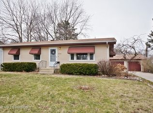323 Farview Dr, North Aurora, IL 60542