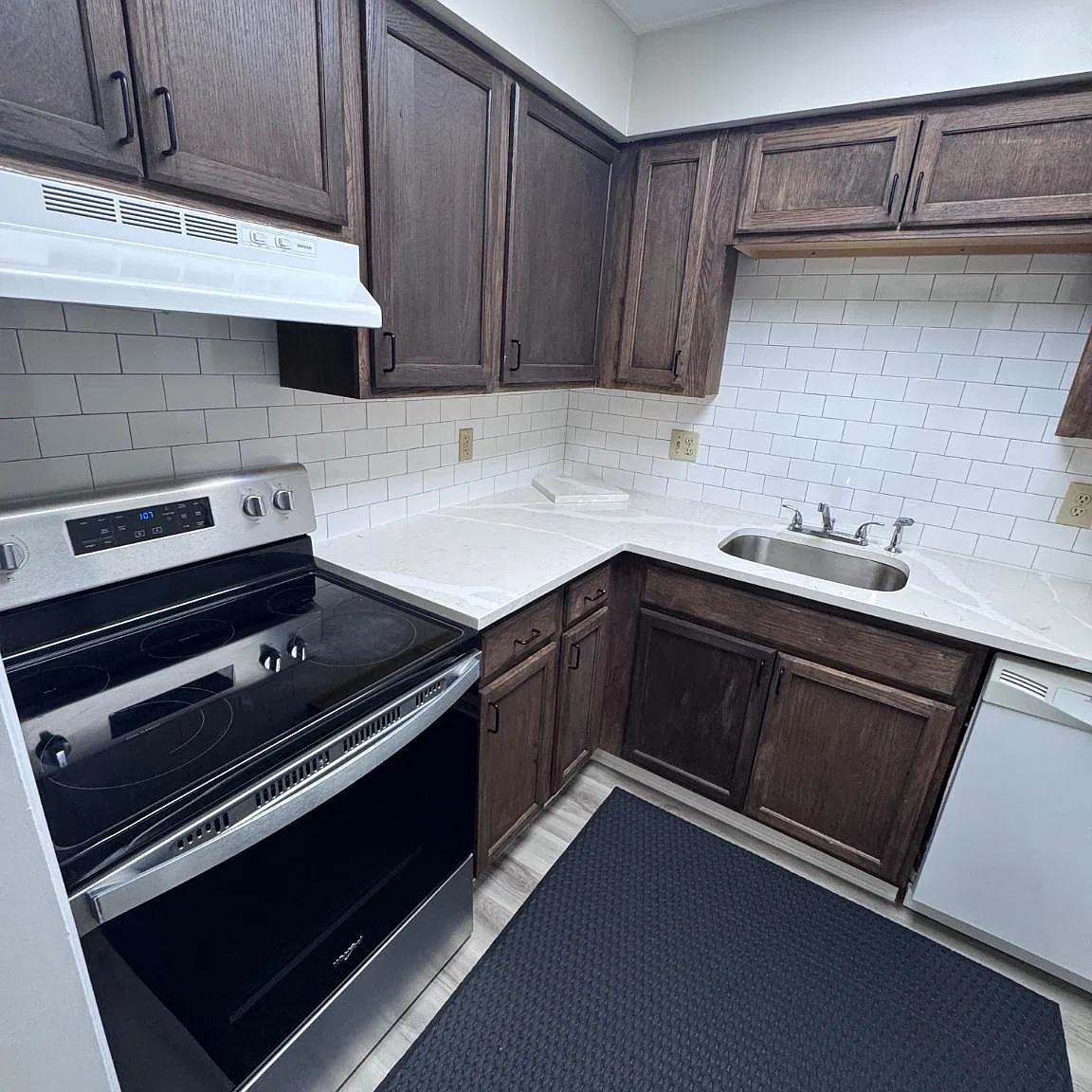 1 bed, 1.0 bath, 654 sqft, $1,800 — Photo 2