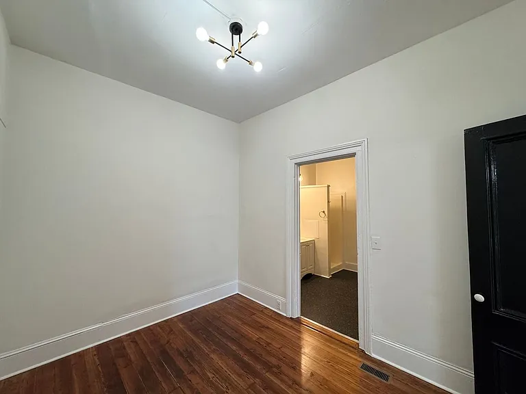 504 N Person St — Photo 16