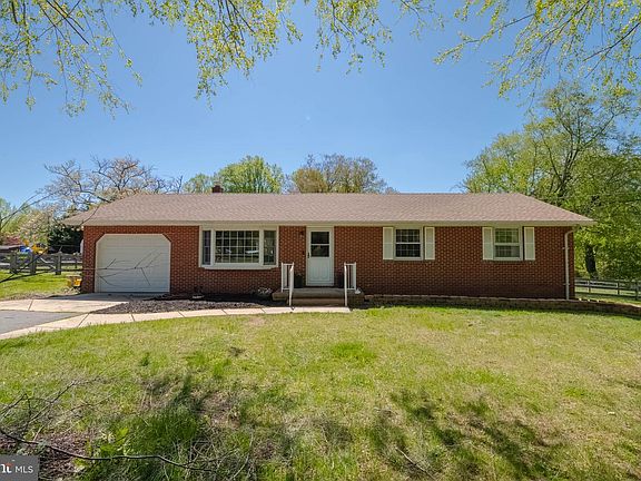 4th image of 4007 Lee Rd