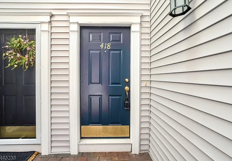 418 Dalton Ct — Photo 3