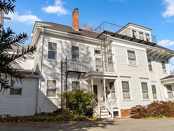 3rd image of 11 Kingsbury Ave