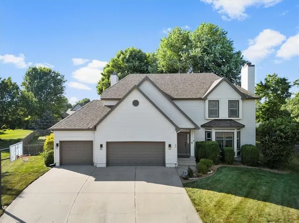 400 SE Canterbury Ln, Lees Summit, MO 64063