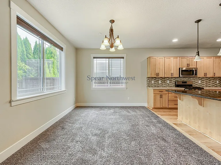 552 NE 77th Ave — Photo 9