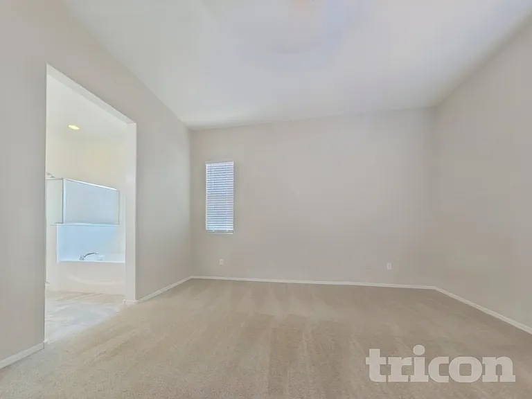 15744 W Pierce St — Photo 7