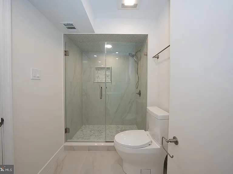 15 Llanfair Rd #A — Photo 15