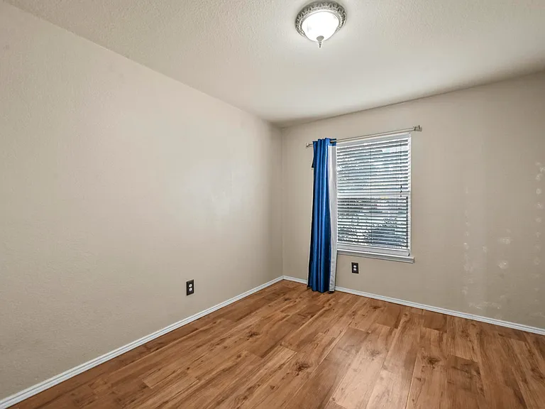12482 Shepherds Hill Ln — Photo 4