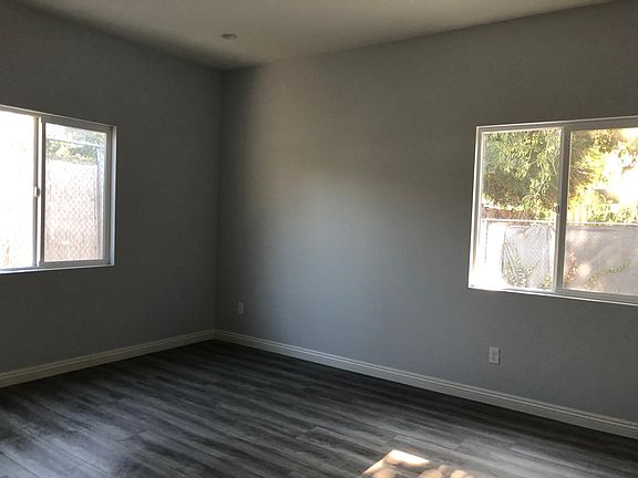 5th image of 308 1/2 Santa Mariana Ave