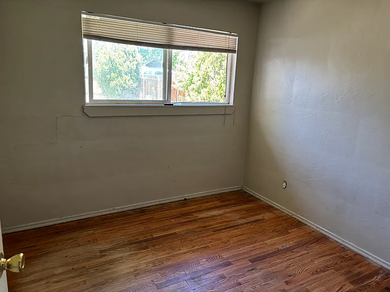 565 E Plumb Ln — Photo 4