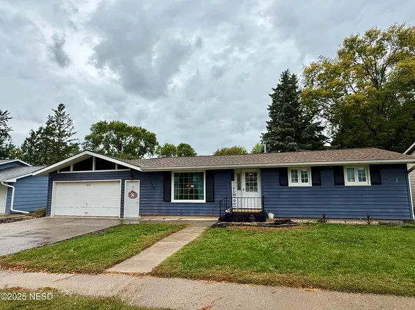 1329 Harmony Ln, Watertown, SD 57201