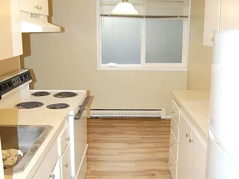424 Summit Ave E #1 — Photo 9