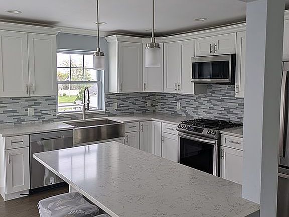 4th image of 281 Clinton Ave