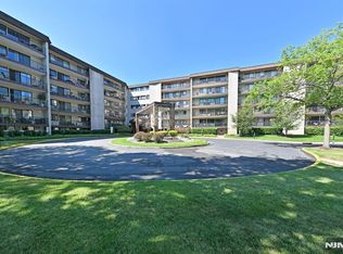 521 Piermont Ave APT 417A, River Vale, NJ 07675