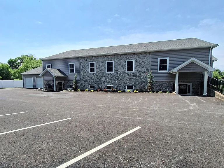 Houffman Place Apartments — Photo 1