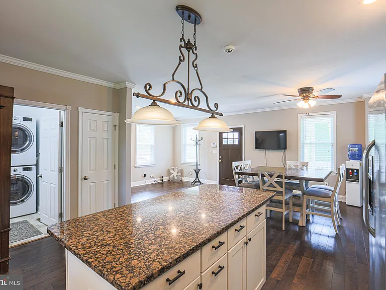 215 Clarendon Ave — Photo 30