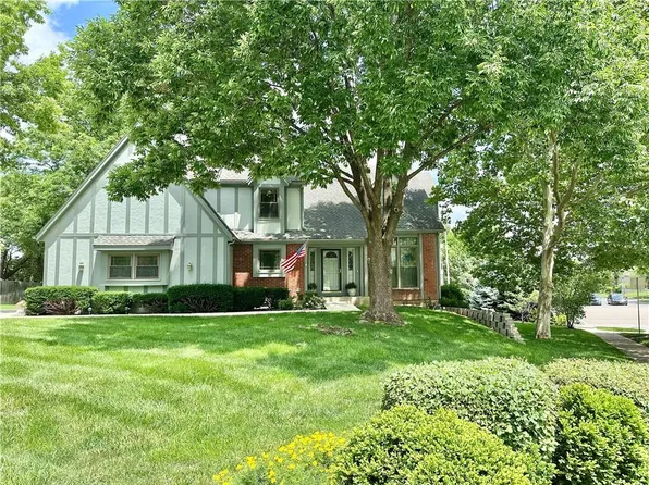 8700 W 113th St, Overland Park, KS 66210