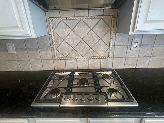 4th image of 804 Romani Ct