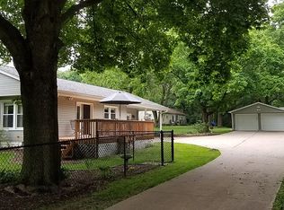 1209 Devils Glen Rd, Bettendorf, IA 52722