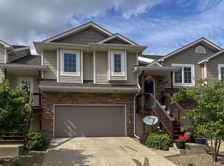 1050 Twilight Dr, North Liberty, IA 52317