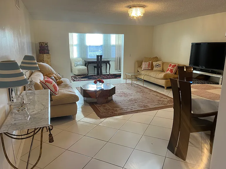 2400 NE 1st Ln #201 — Photo 5