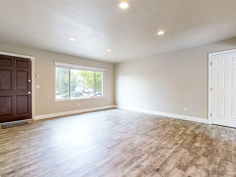 2540 Campbell Dr — Photo 5