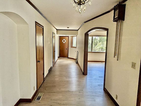 2nd image of 501 Hayes St
