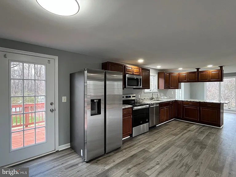 15106 Lee Hwy — Photo 2