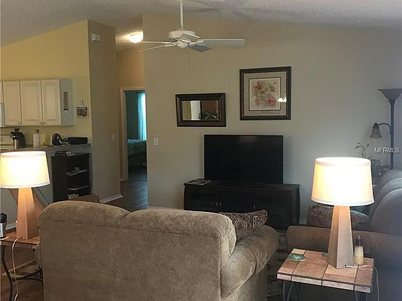 3rd image of 352 Katherine Pl