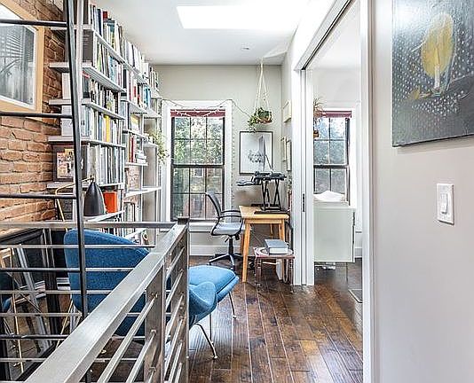 5th image of 549 Monroe St